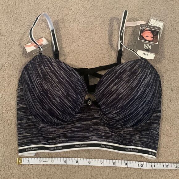 Daisy Fuentes Other - NWT Daisy Fuentes Sporty Lined Bra with Strappy Back size 36D
